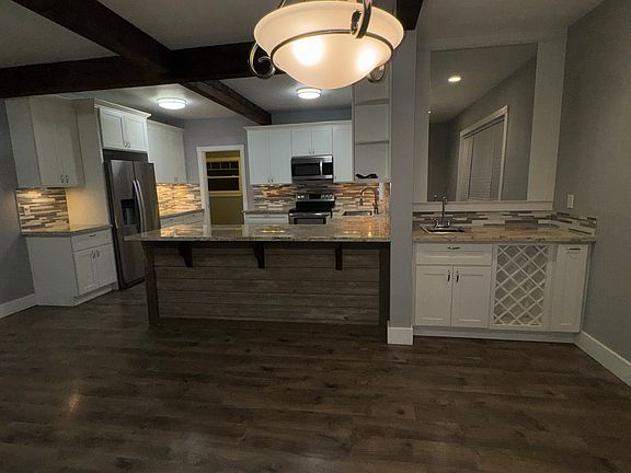 4th image of 923 Military Rd E