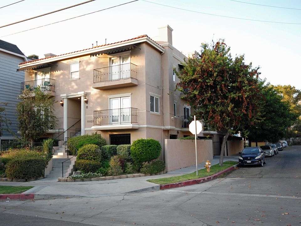 10833 Camarillo St.