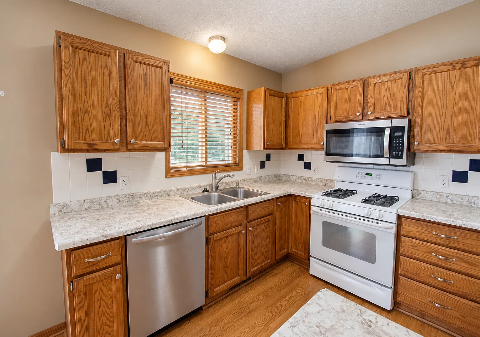 4 Beds + Finished Lower Level in Convenient NW Location — Photo 3