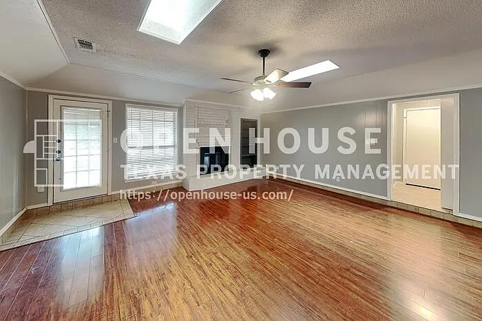3 bed, 2.0 bath, 1612 sqft, $2,495 — Photo 4