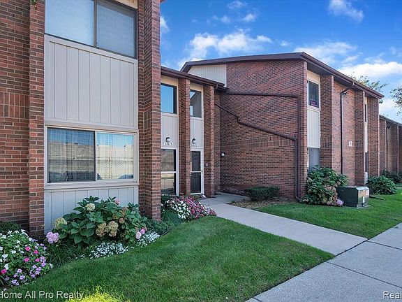 2nd image of 33663 Pondview Cir