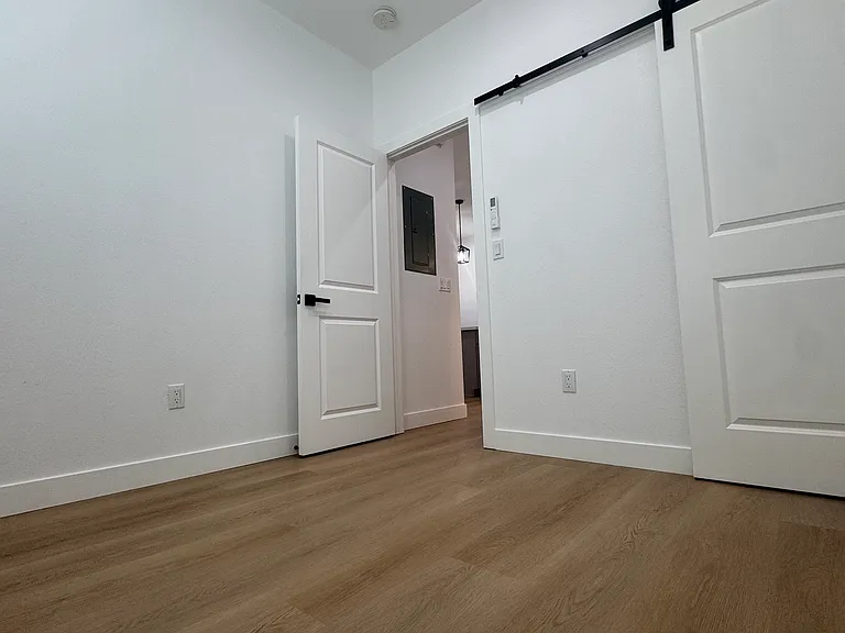 215 W Nevada St #C — Photo 8