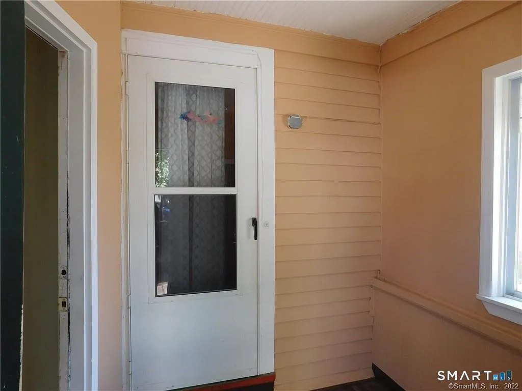 2 bed, 1.0 bath, 800 sqft, $1,800 — Photo 2