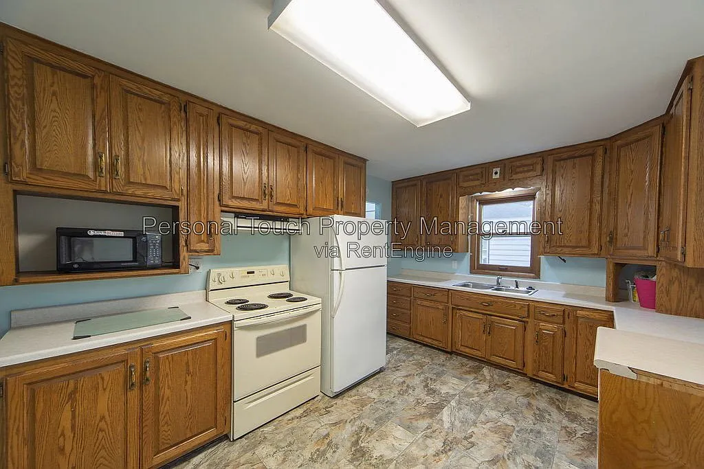 3 bed, 2.0 bath, $1,695 — Photo 3