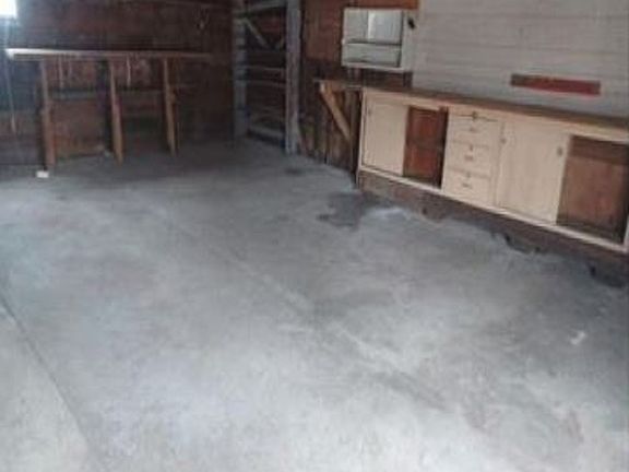5th image of 810 S Main St