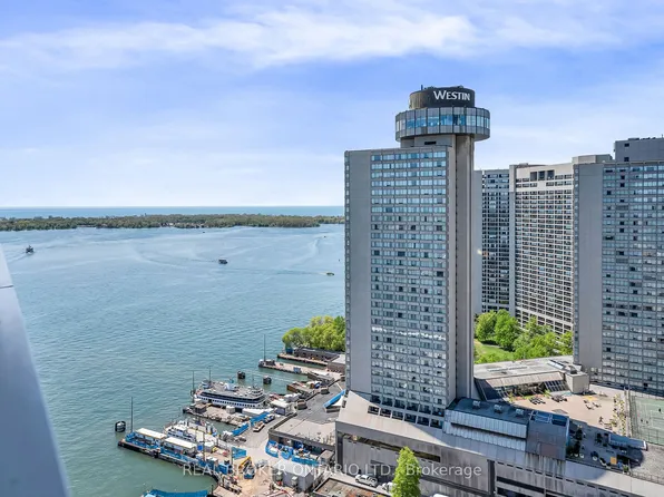 15 Queens Quay E #2706, Toronto, ON M5E 0A4