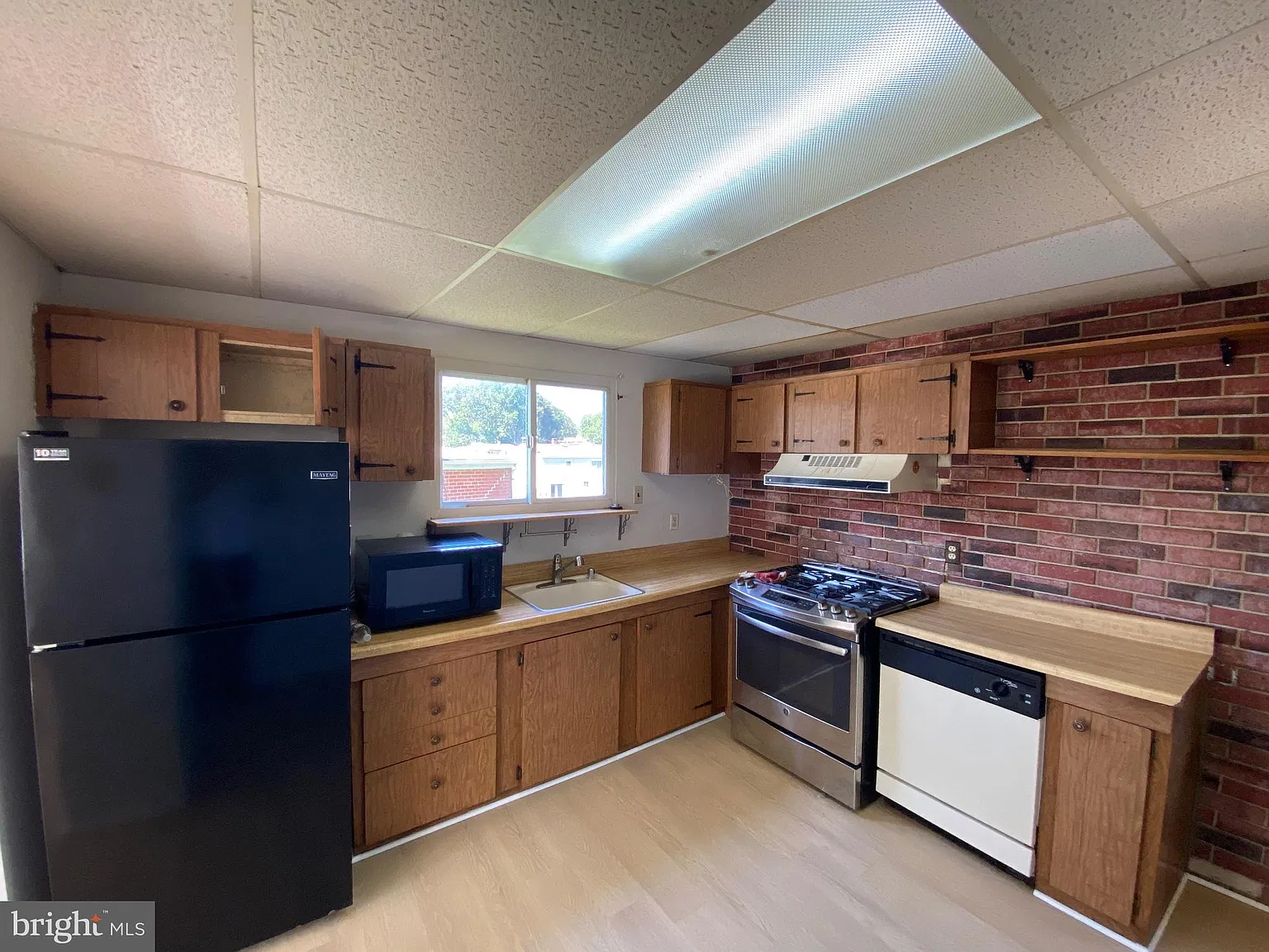 3 bed, 2.0 bath, 1464 sqft, $2,500 — Photo 4
