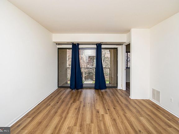 4th image of 124 Monroe St #102