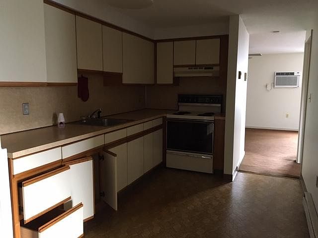 Spacious clean Kitchen with plenty of cabinet and countertop space
