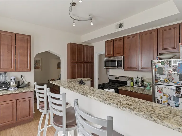 3144 N Southport Ave #CH — Photo 2