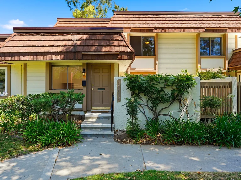 10432 Larwin Ave — Photo 1