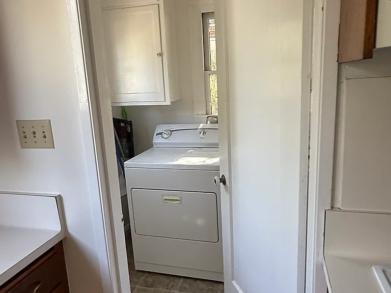 Washer Dryer Utilities included