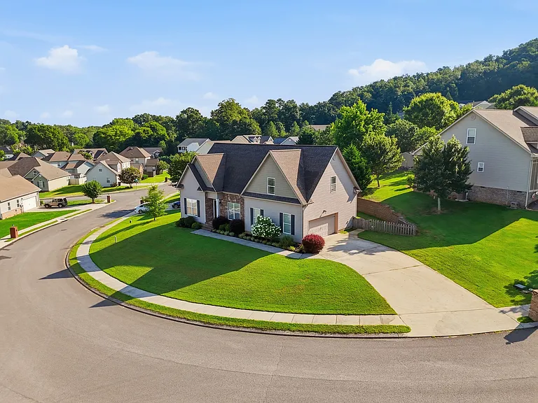 723 Windrush Loop — Photo 1