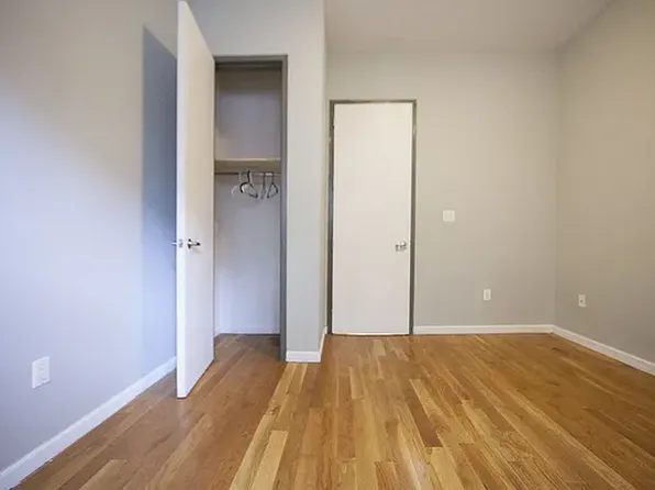 169 Stanhope Street image 9 of 19