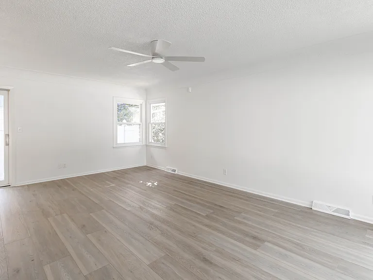 6522 Lincoln Ave — Photo 5