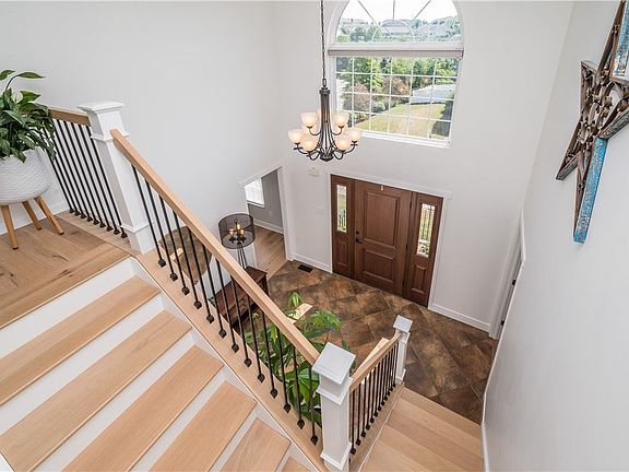 5th image of 200 Redfield Dr