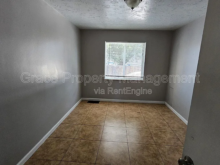 1950 N Oswego St — Photo 10