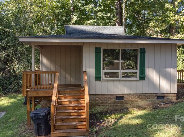 12 Village Terrace Dr, Rockingham, NC 28379