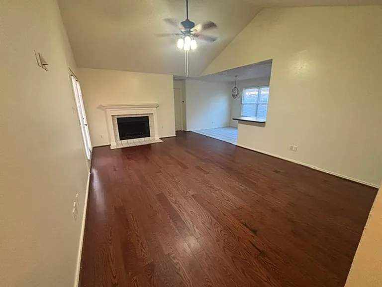 8728 Elbe Trl — Photo 4
