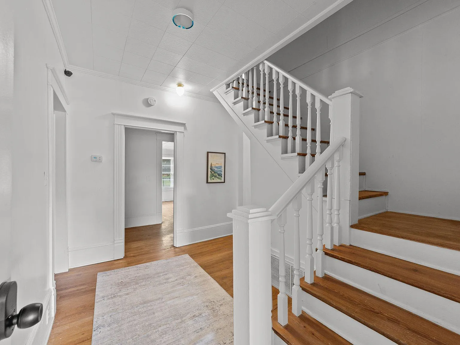 4 bed, 3.0 bath, 2305 sqft, $1,001 — Photo 4
