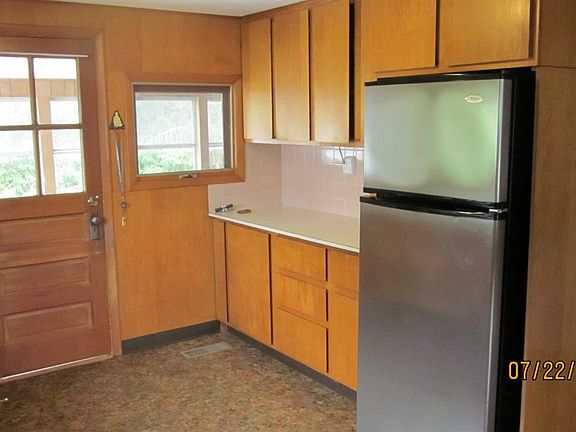 4th image of 30 Dewitt Dr
