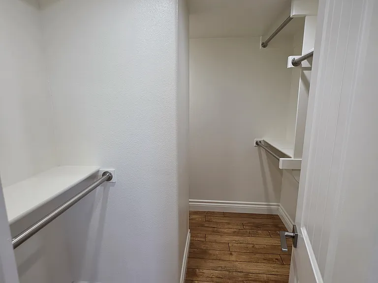 2516 Graham Ave #4 — Photo 13