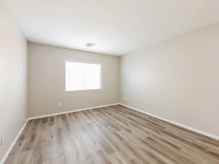 12430 W Valentine Ave — Photo 10