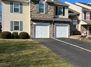 660 Chadbourne Ct, Harleysville, PA 19438