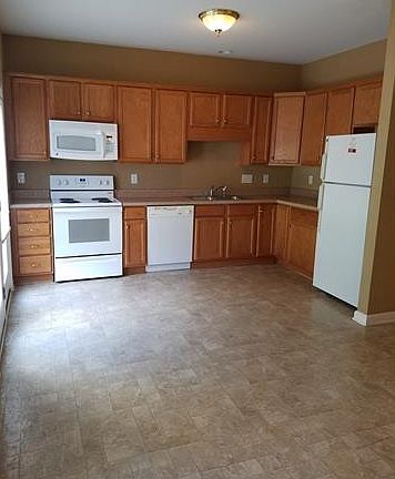 5th image of 150 Charterhouse Ln #150