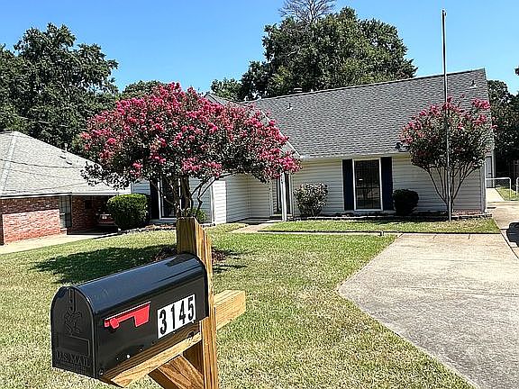 3rd image of 3145 Milan Dr