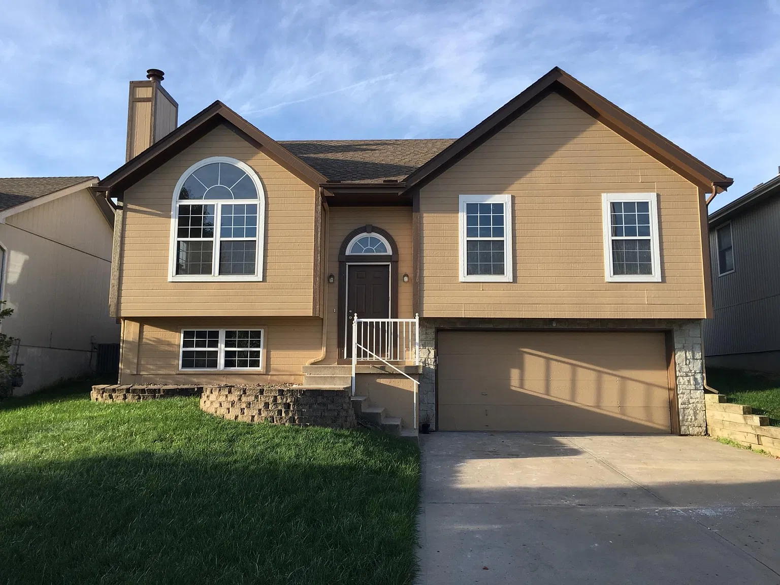 3 bed, 2.5 bath, 1541 sqft, $2,100 — Photo 1