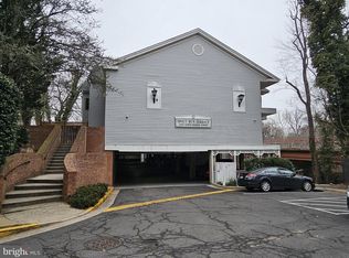 2050 N Calvert St APT 308, Arlington, VA 22201