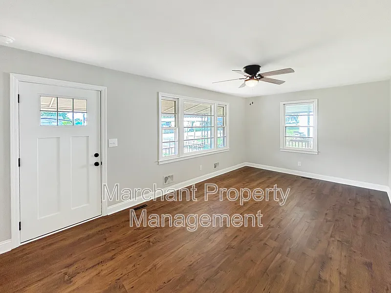 3 bed, 2.0 bath, 1800 sqft, $1,695 — Photo 3
