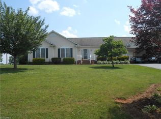117 Spring Hill Ct, Mount Airy, NC 27030