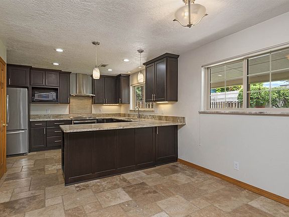 5th image of 4816 Pennsylvania Ct NE