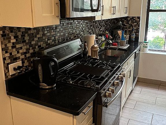 5th image of 2425 27th St #2A