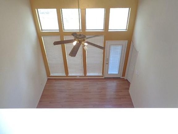 4th image of 90 N Valley Oaks Cir