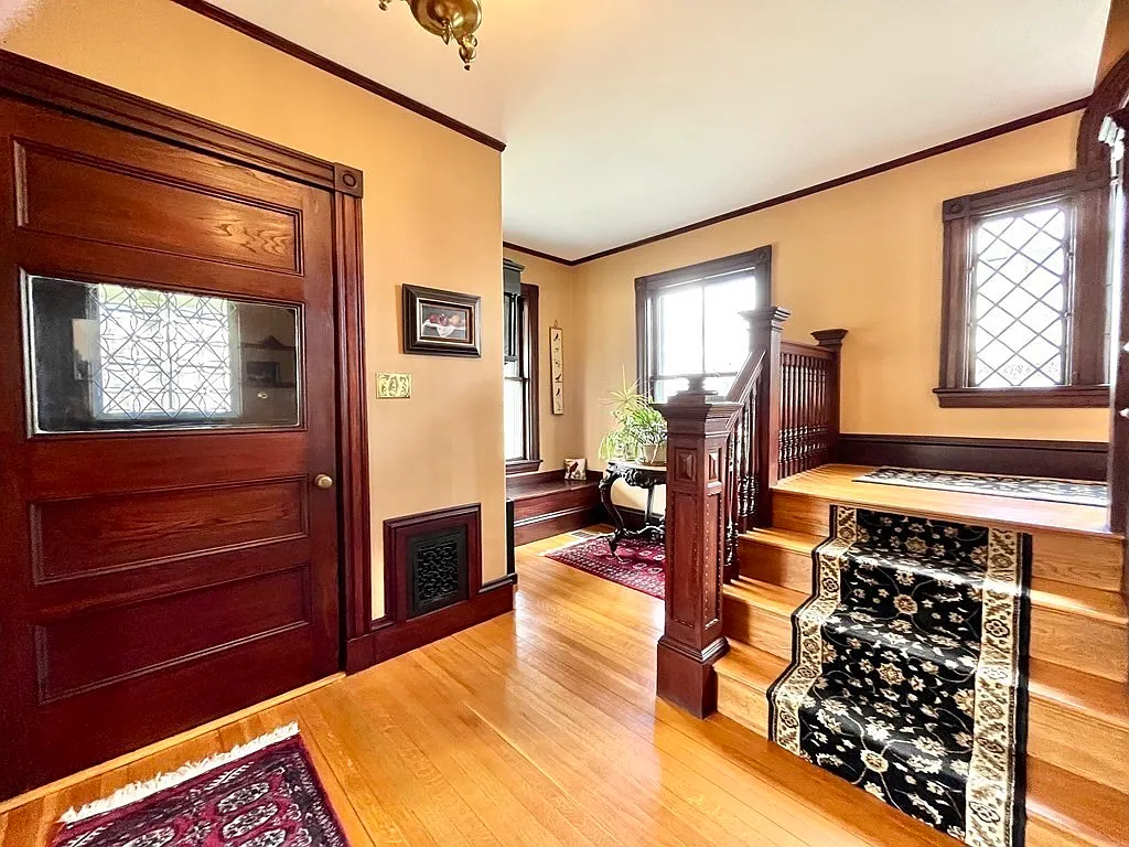 4 bed, 2.5 bath, 2453 sqft, $5,600 — Photo 3