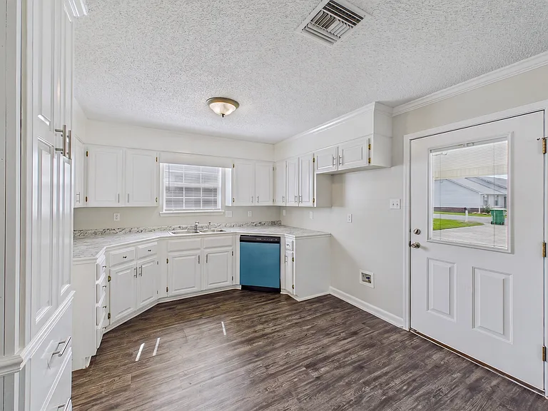 1824 Pinewood Cove-10_08042026