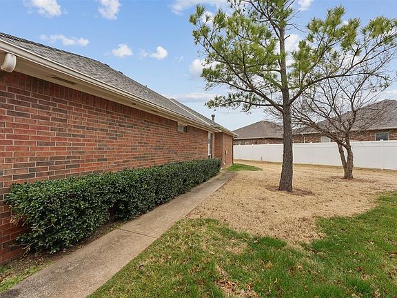 4th image of 15545 Swallowtail Rd