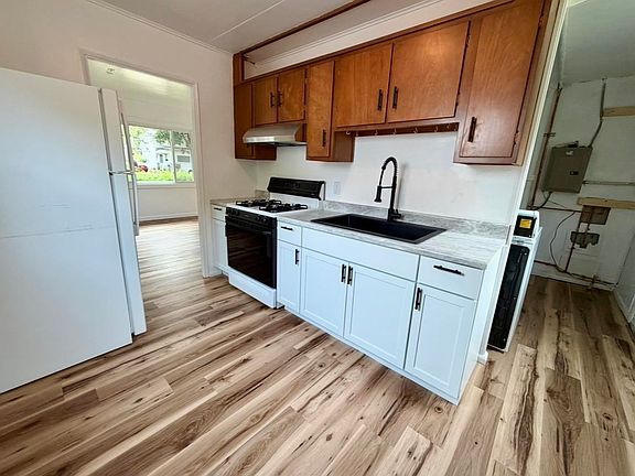 5th image of 5825 N 38th St