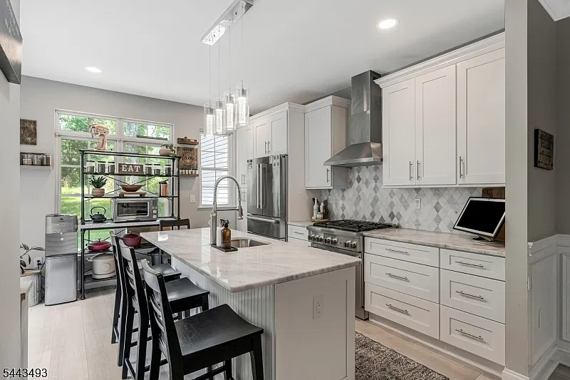 3 bed, 2.5 bath, $4,000 — Photo 2
