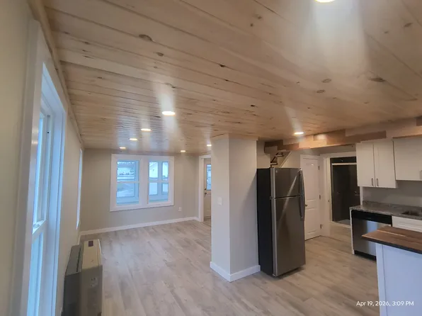 53 Parlin St, Skowhegan, ME 04976