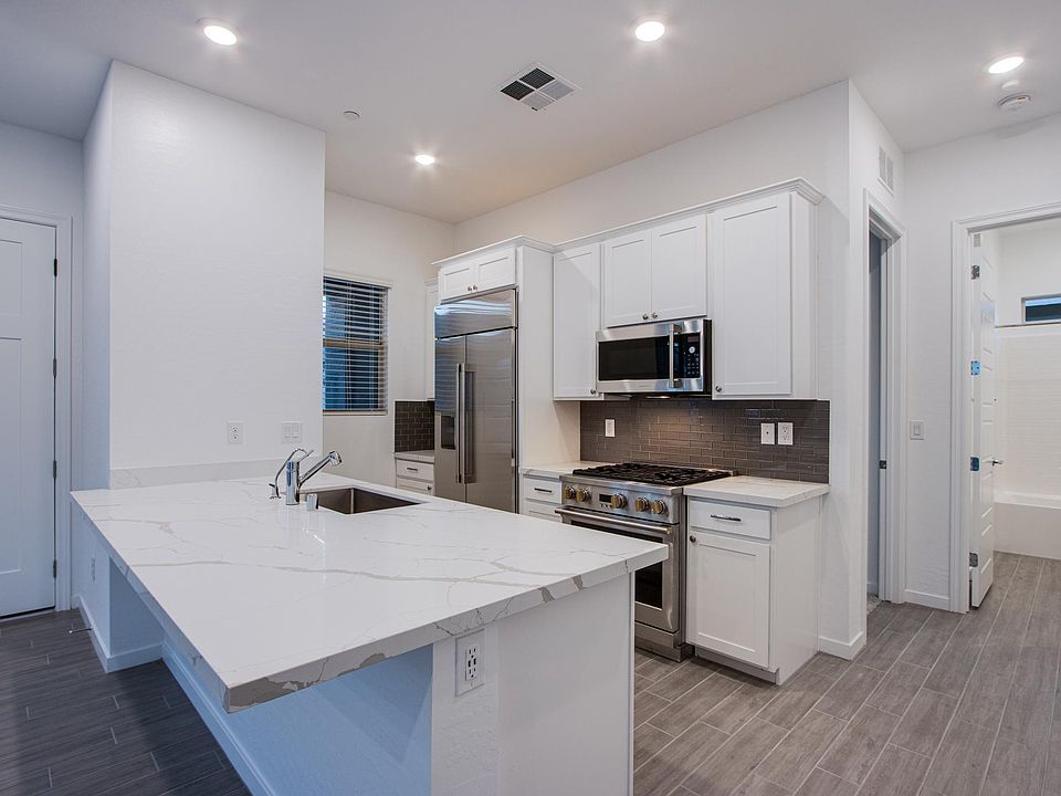 1st image of 909 Allister Fields Ln