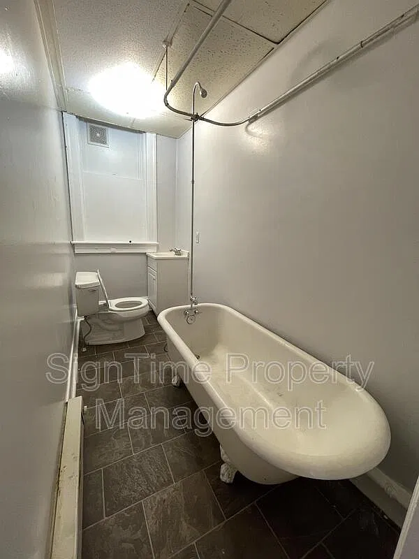 1 bed, 1.0 bath, 1000 sqft, $925 — Photo 2