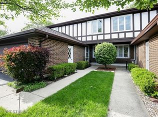 586 Cress Creek Ter, Crystal Lake, IL 60014