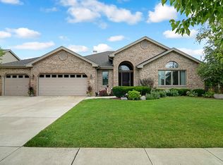 2116 Bening Dr, Woodridge, IL 60517