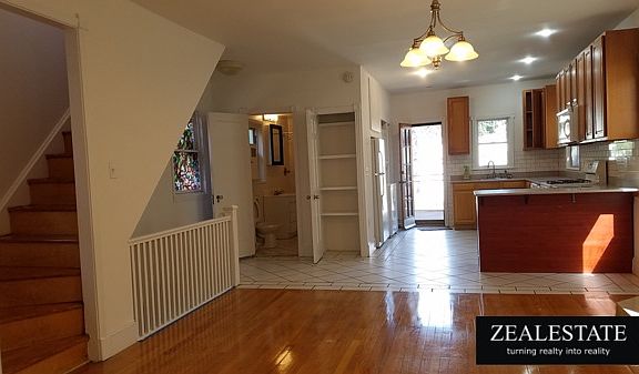 2nd image of 423 E 7th St #2B