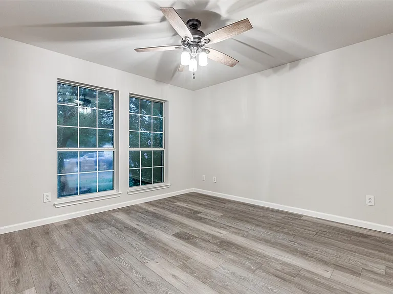 1817 Heron Dr — Photo 3