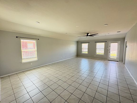 3rd image of 215 Woodland St
